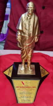 Cabinet Minister of Agriculture , Animal Husbandary in Government of Gujarat, Dean M.P.Shah Medical College Jamnagar, Dr Bharat Agravat Award OSMF Mouth Opening Kit India Dr Agravat 6 STEPS To OSMF Mouth Opening Program Jamnagar Award.
