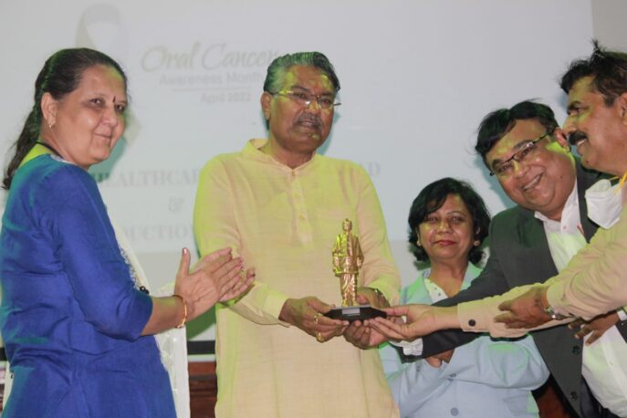 Raghavjibhai Patel Cabinet Minister of Agriculture , Animal Husbandary in Government of Gujarat, Dr Nandini Desai Dean M.P.Shah Medical College Jamnagar, Dr Bharat Agravat, Dr Agravat 6 STEPS To OSMF Mouth Opening Program